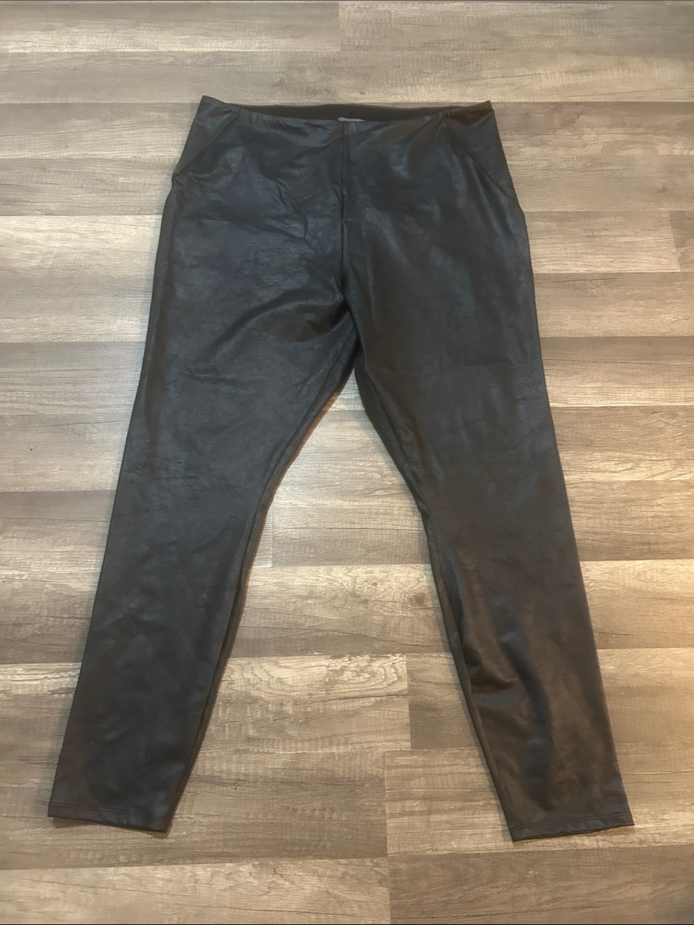 Lysse Women’s Black Faux Leather Leggings Size 1X
